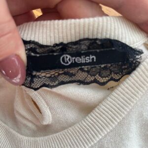 Relish Cream Lace-Trim fitted knit shirt